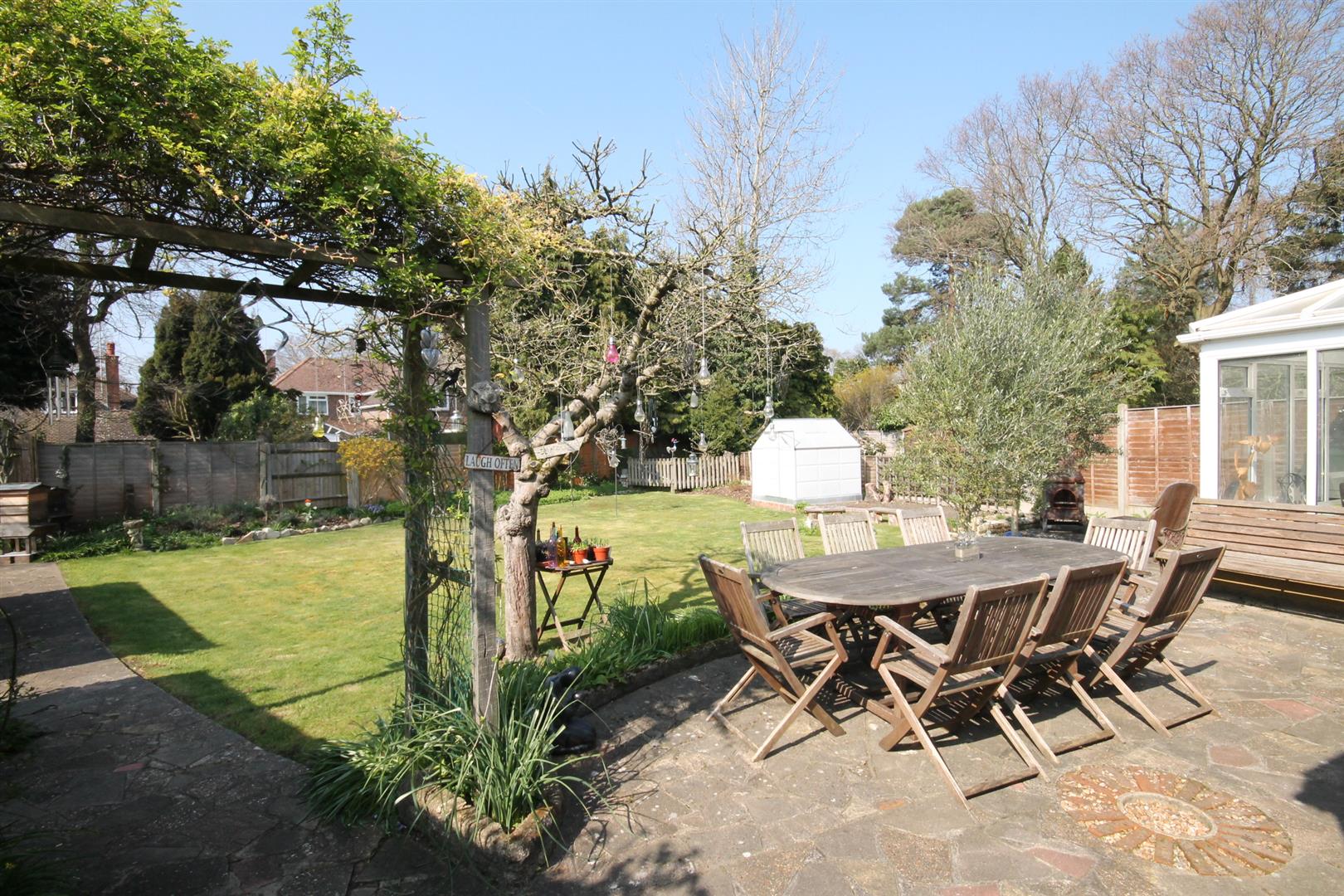 LARGE LANDSCAPED GARDEN